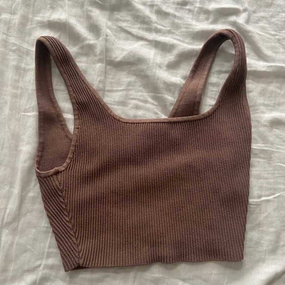 Aritizia sculpt knit cropped tank - Picture 3 of 3